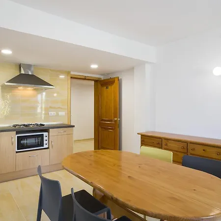 Zodiac Apartment *